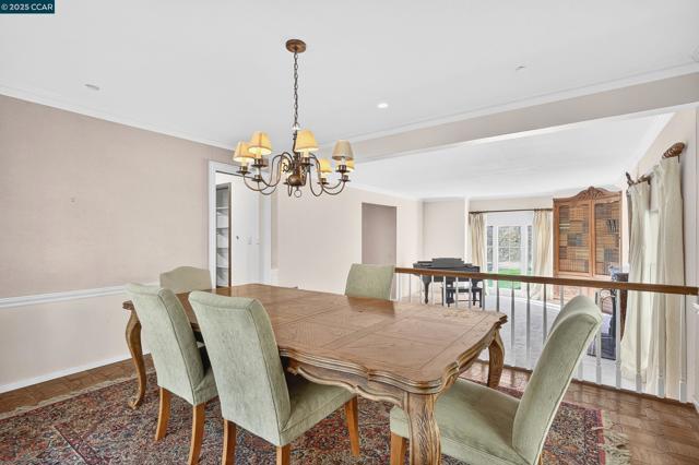 58 Saint Andrews Ln, Alamo CA: https://media.crmls.org/mediaz/b19b569a-cd33-415c-b5bb-3edabd5e895b.jpg