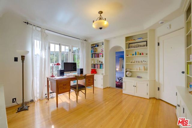 4778 Cromwell Avenue, Los Angeles CA: https://media.crmls.org/mediaz/b19ba3be-1ce2-4719-8202-b43ff98400b8.jpg