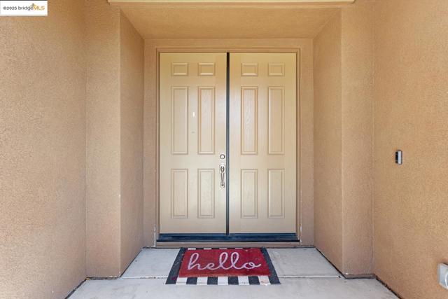 1604 Coventry Dr, Oakley CA: https://media.crmls.org/mediaz/b19bfafe-d4fc-4df4-b7ab-ff3c10bed881.jpg