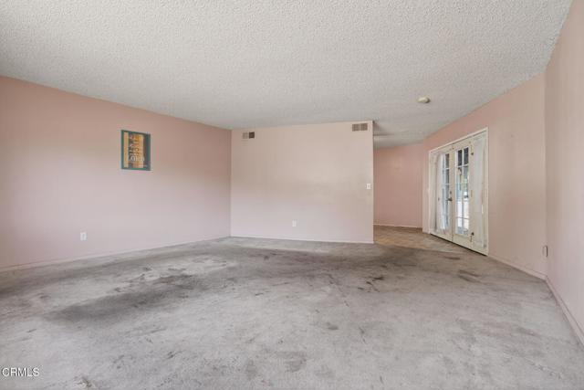 110 E Oak View Avenue, Ojai CA: https://media.crmls.org/mediaz/b19c31b7-9fde-4f30-a815-d3aab50a2316.jpg