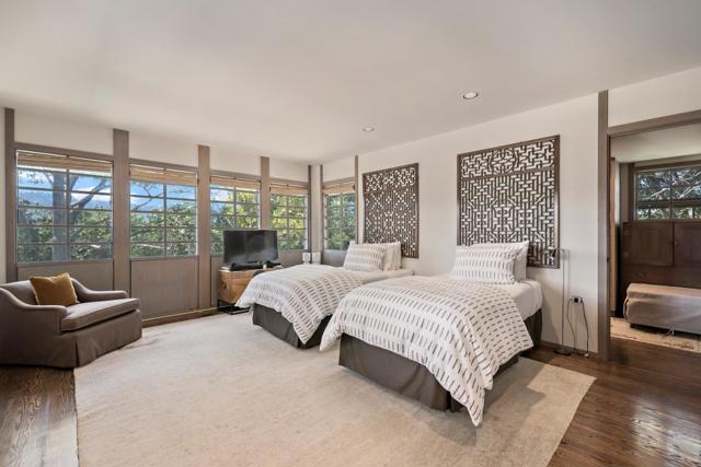 25 Toro Court, Portola Valley CA: https://media.crmls.org/mediaz/b19d095d-80b1-4847-942d-5f6d0a7b3aa2.jpg