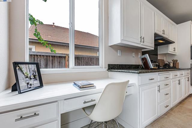 141 Pescara Blvd, Brentwood CA: https://media.crmls.org/mediaz/b19dc060-259d-4c53-8996-f52bbda94070.jpg