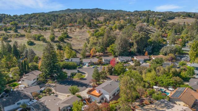 239 Sierra Court, Martinez CA: https://media.crmls.org/mediaz/b19dc3ea-94ba-46ab-a6cb-04f3abf672c9.jpg