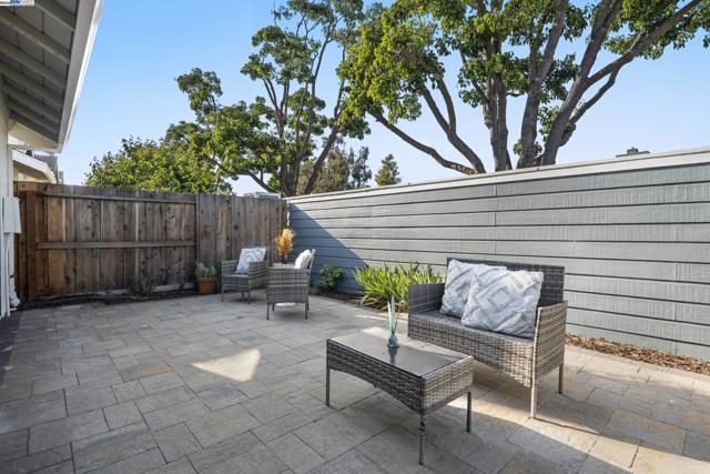 3525 Mcsherry Way, Alameda CA: https://media.crmls.org/mediaz/b19eada9-339c-40e3-9880-3cb5264620fe.jpg