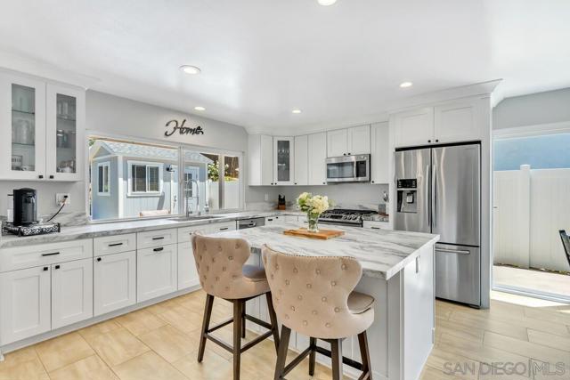 13533 Mora Cir, Poway CA: https://media.crmls.org/mediaz/b19ebccb-96c2-4a2a-a862-1e1df6a8267e.jpg