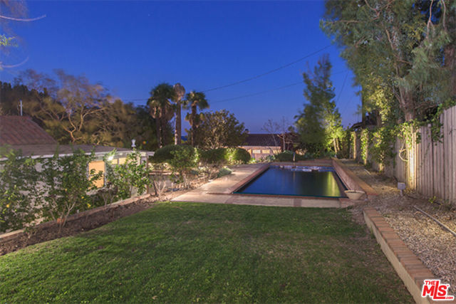 28028 SEA LANE Drive, Malibu CA: https://media.crmls.org/mediaz/b19f0cba-f5f3-4faf-955b-d3614d666d71.jpg