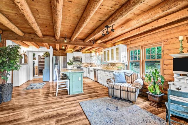 3127 Alta Vista Drive, Fallbrook CA: https://media.crmls.org/mediaz/b19f2ece-efcb-4274-a91f-51adbc6ddfa3.jpg