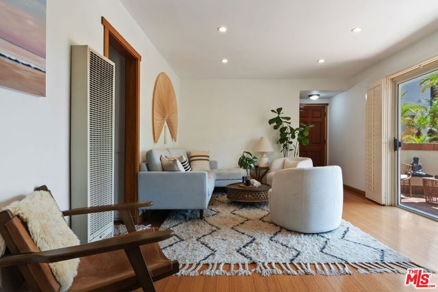 2702 11th Street, Santa Monica CA: https://media.crmls.org/mediaz/b19f7327-e34f-4cde-a470-60718d2b9544.jpg