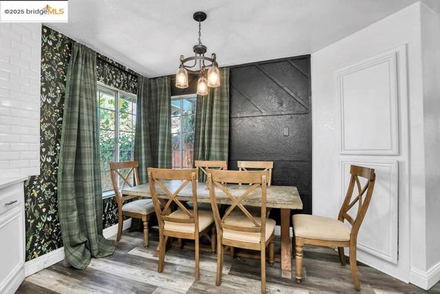 1359 Port Ct, Oakley CA: https://media.crmls.org/mediaz/b19f92cd-74f0-4580-b548-25b245db931e.jpg