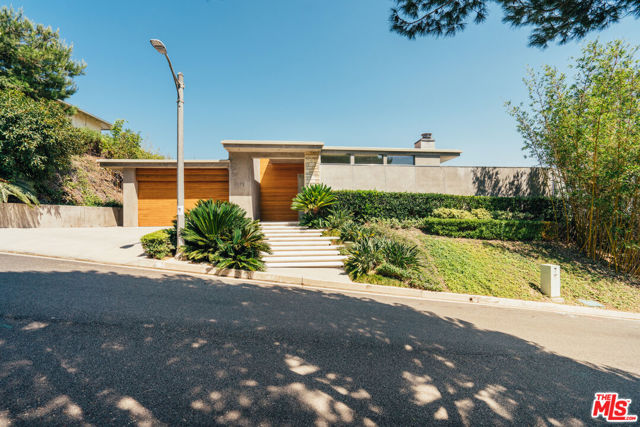 1470 CARLA, Beverly Hills CA: https://media.crmls.org/mediaz/b1a009b5-f018-4b0b-89cc-8bbda628ade8.jpg