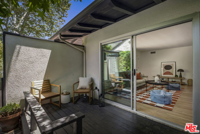 1943 Coolidge Avenue, Altadena CA: https://media.crmls.org/mediaz/b1a04dba-da6d-43ee-96d0-4cc422528161.jpg