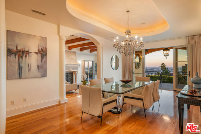 1260 St Ives Place, Los Angeles CA: https://media.crmls.org/mediaz/b1a196f3-ac08-4e0b-88ad-79c23e890a72.jpg