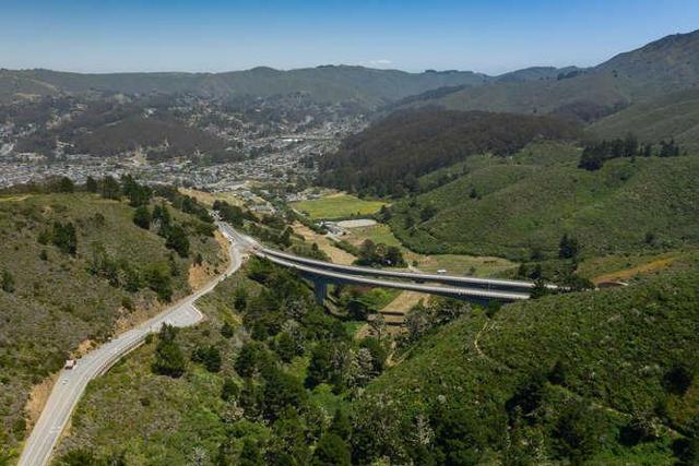 100 Shamrock Ranch Road, Pacifica CA: https://media.crmls.org/mediaz/b1a1a6d0-42d3-4e63-a08f-2a0bc2447a9f.jpg