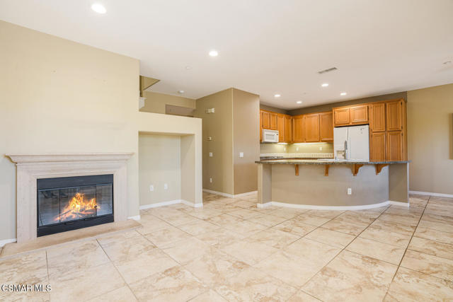 3327 Shadetree Way, Camarillo CA: https://media.crmls.org/mediaz/b1a20910-79b0-4834-b409-02ebdffb4590.jpg