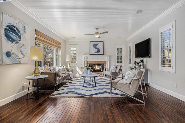 1049 S WEDGEWOOD DR, San Ramon CA: https://media.crmls.org/mediaz/b1a2899b-283c-40bb-8287-9ddcafedc24f.jpg
