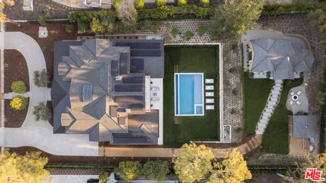 5287 Round Meadow Road, Hidden Hills CA: https://media.crmls.org/mediaz/b1a2cbe1-dd77-4646-9e72-bb7784d36b3c.jpg