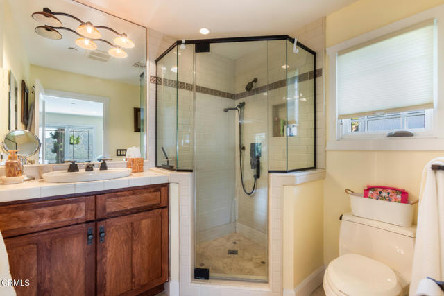 3626 Saint Elizabeth Road, Glendale CA: https://media.crmls.org/mediaz/b1a326df-83f7-4a42-9ff0-9e2e3cf4defe.jpg