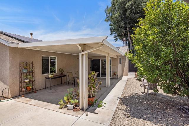 271 Gull Pl, El Cajon CA: https://media.crmls.org/mediaz/b1a3bc37-00de-49fc-b2d1-21249b21c356.jpg