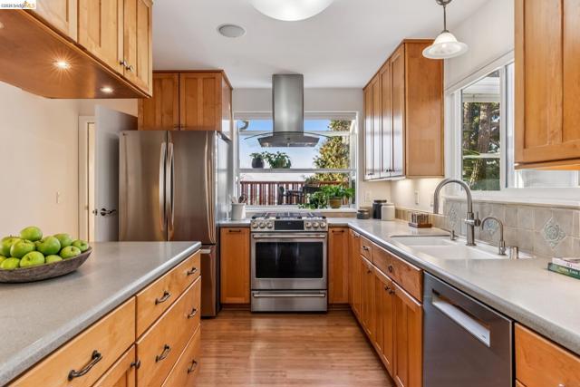 Image 11 of 51 For 5861 Bernhard Ave