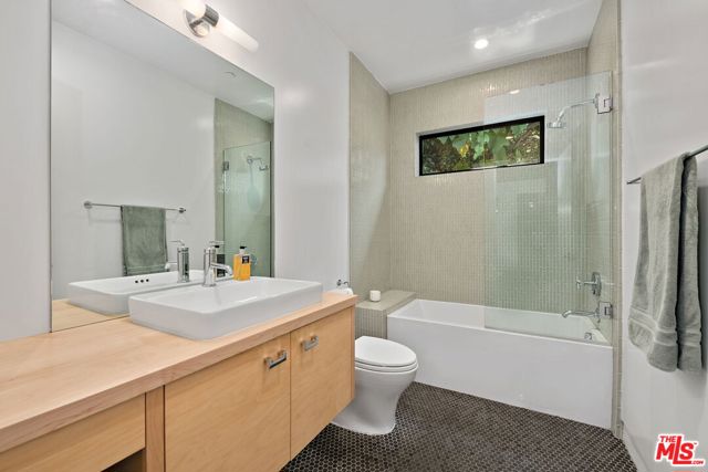 4276 Campbell Drive, Los Angeles CA: https://media.crmls.org/mediaz/b1a449a0-4486-4c63-a887-ddeb51dc777c.jpg