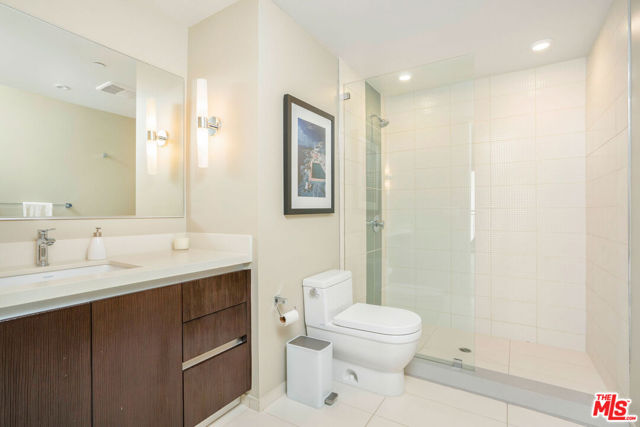 441 S Barrington Avenue, Los Angeles CA: https://media.crmls.org/mediaz/b1a44f1b-7a1d-4a58-9b0d-119fd18e78ec.jpg