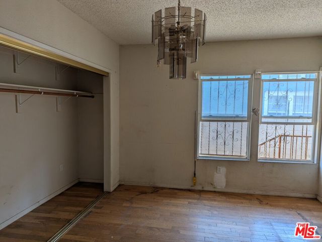 2134 8th Avenue, Los Angeles CA: https://media.crmls.org/mediaz/b1a47254-8097-430b-8449-82a0dc3c0d28.jpg