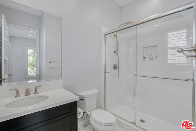 20326 W Liverpool Way, Porter Ranch CA: https://media.crmls.org/mediaz/b1a4aaa8-d568-4ad0-8bb0-b9144c28a552.jpg