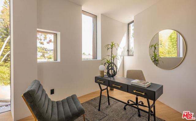 9277 Thrush Way, Los Angeles CA: https://media.crmls.org/mediaz/b1a4bcb1-fafd-440f-a5b9-de37c3828a69.jpg