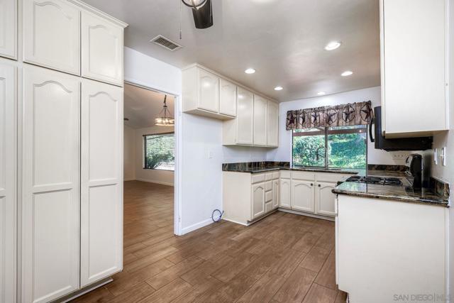 2032 David Dr, Escondido CA: https://media.crmls.org/mediaz/b1a4f3b9-4c32-4fe0-928d-d71e3ba5e979.jpg