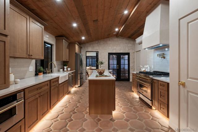 1566 Evergreen St, San Diego CA: https://media.crmls.org/mediaz/b1a51849-e342-433b-aeec-c97dea618cca.jpg