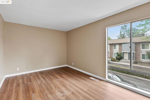 3300 Northwood Dr, Concord CA: https://media.crmls.org/mediaz/b1a565bb-ff81-4c52-8a28-76a96cbefb5f.jpg