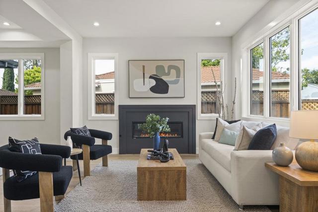 1303 American Way, Menlo Park CA: https://media.crmls.org/mediaz/b1a572b6-eee3-40bc-ac75-daf40b278ad2.jpg
