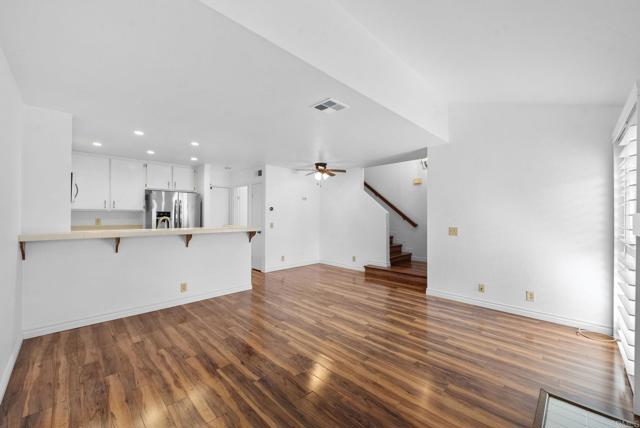 7636 Palmilla Drive, San Diego CA: https://media.crmls.org/mediaz/b1a57339-94a6-4aec-8882-fcb256a2f816.jpg