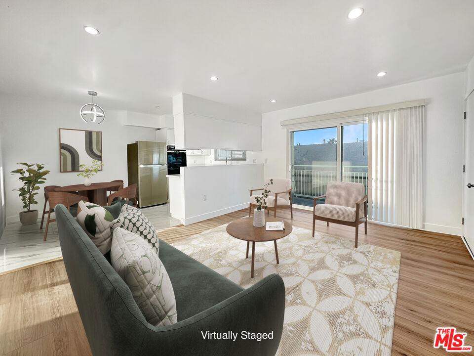 220 E Hyde Park #4