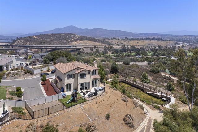8304 The Grant Place, Bonita CA: https://media.crmls.org/mediaz/b1a7058d-aa19-4c39-8e8f-3dc537c1d693.jpg