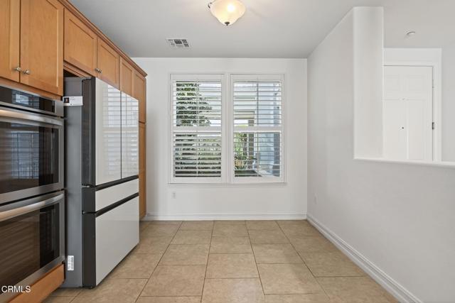 1423 Windshore Way, Oxnard CA: https://media.crmls.org/mediaz/b1a8139d-bca8-49d3-860b-99f3db2da680.jpg