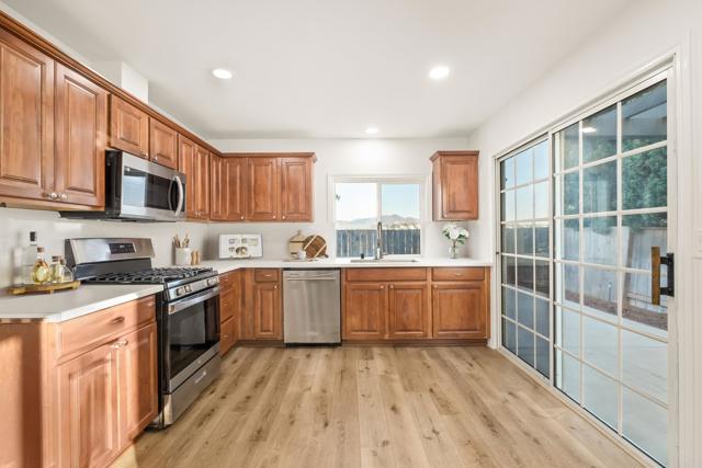 Detail Gallery Image 14 of 39 For 1347 Dorsey Way, Vista,  CA 92083 - 3 Beds | 2 Baths