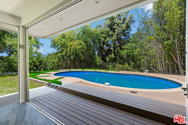 805 Norumbega Drive, Monrovia CA: https://media.crmls.org/mediaz/b1a8670c-c0d0-4682-a517-12d7a46c0245.jpg