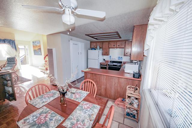 318 Juniper Avenue, Carlsbad CA: https://media.crmls.org/mediaz/b1a91113-9fae-4cb9-955a-3ac235a07b89.jpg