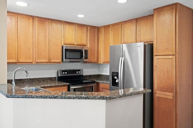 Image 5 of 25 For 78650 Avenue 42  1005