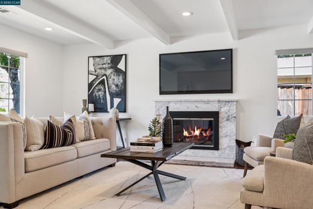 1519 Sunny Ct, Walnut Creek CA: https://media.crmls.org/mediaz/b1a9790c-d5d8-4733-9e5b-51c502032a77.jpg