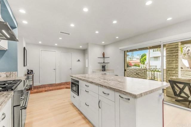 Detail Gallery Image 10 of 35 For 2462 Lozana Rd, Del Mar,  CA 92014 - 3 Beds | 2 Baths