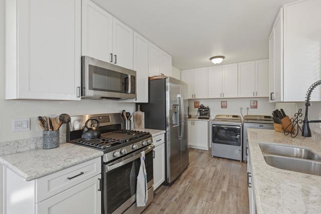 Detail Gallery Image 14 of 39 For 3176 Isabella Dr, Oceanside,  CA 92056 - 2 Beds | 2 Baths