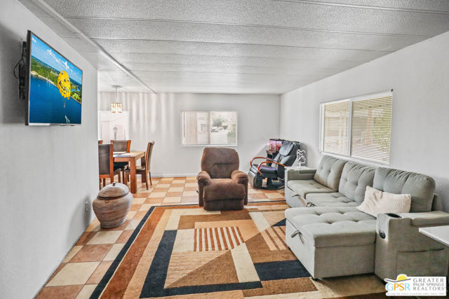 17555 Corkill Rd, Desert Hot Springs CA: https://media.crmls.org/mediaz/b1aad937-c869-4547-85a7-a8fbda3eb5fe.jpg