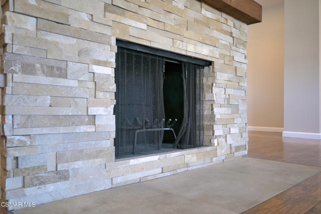 560 Randy Drive, Newbury Park CA: https://media.crmls.org/mediaz/b1ab02a4-3744-4c8a-aa11-5b2c0d237914.jpg