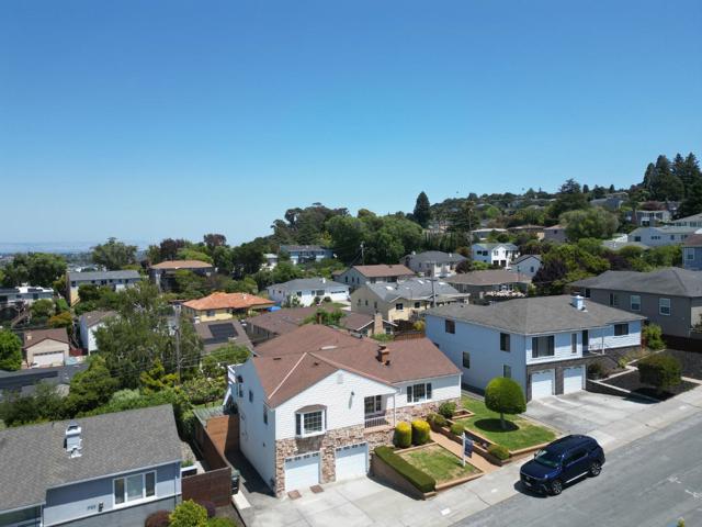 3709 Kenwood Avenue, San Mateo CA: https://media.crmls.org/mediaz/b1ab7f98-52de-4329-b9d6-957ef0dfa2ab.jpg
