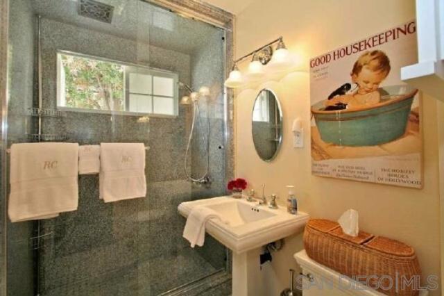 307 Rosemont, La Jolla CA: https://media.crmls.org/mediaz/b1abe116-b522-466c-8259-fdf41261a0f4.jpg