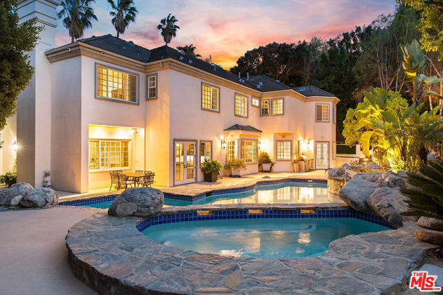 14132 Beresford Road, Beverly Hills CA: https://media.crmls.org/mediaz/b1ac0464-c48b-4ad1-8a04-08abbb609021.jpg