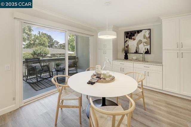 1459 Rockledge Ln, Walnut Creek CA: https://media.crmls.org/mediaz/b1ac55df-27ce-4a56-b2c3-3c5ad6163f54.jpg
