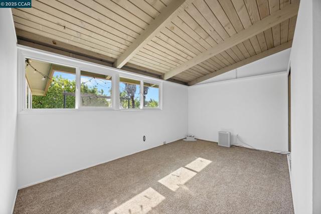 51 Gilrix Dr, Martinez CA: https://media.crmls.org/mediaz/b1ac9bf1-9621-4372-84a8-2fdfaacda2d9.jpg